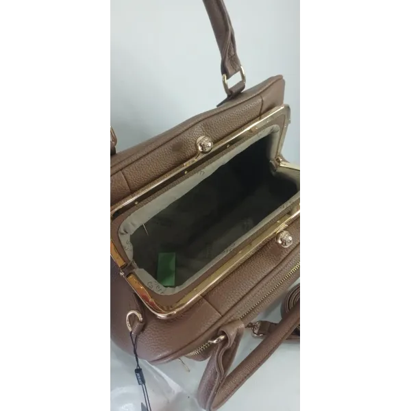 MADAME PIERRE CARDIN CON MANICI E CHIUSURA CLIC CLAC